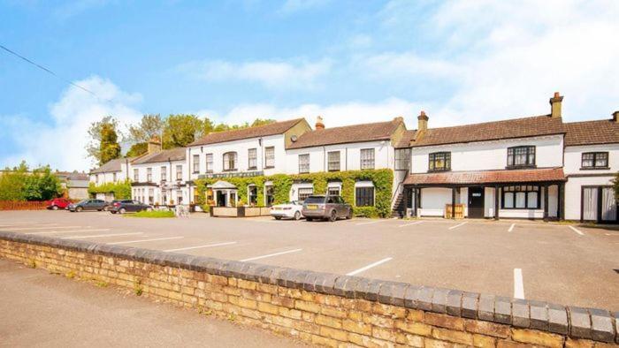 The Bridge Hotel Thrapston  Extérieur photo
