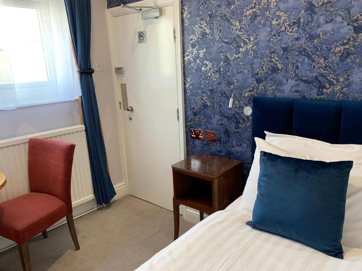 The Bridge Hotel Thrapston  Extérieur photo