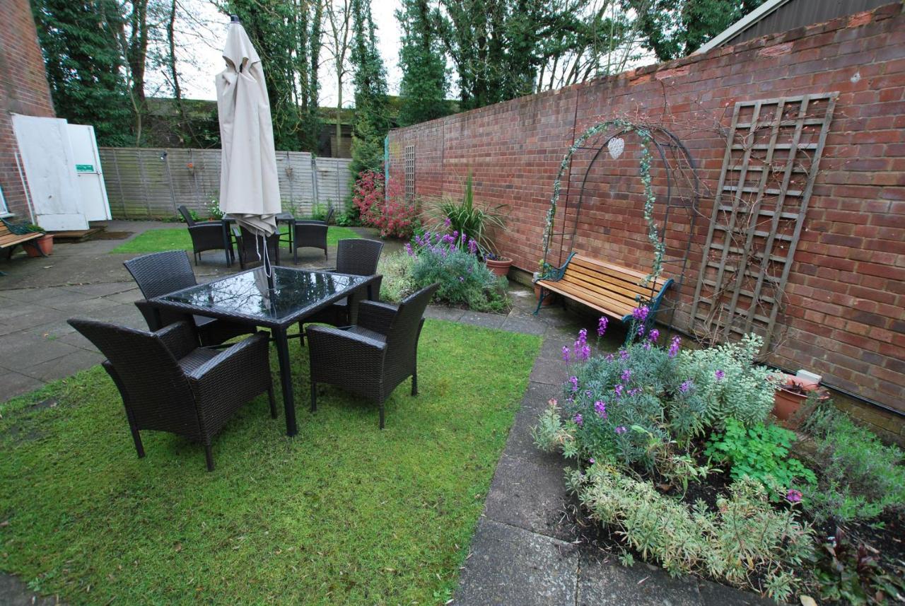 The Bridge Hotel Thrapston  Extérieur photo